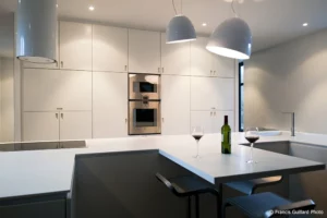 pauline_moussier_architecture_interieur_design_©francisguillard_cuisine_poignee_corian